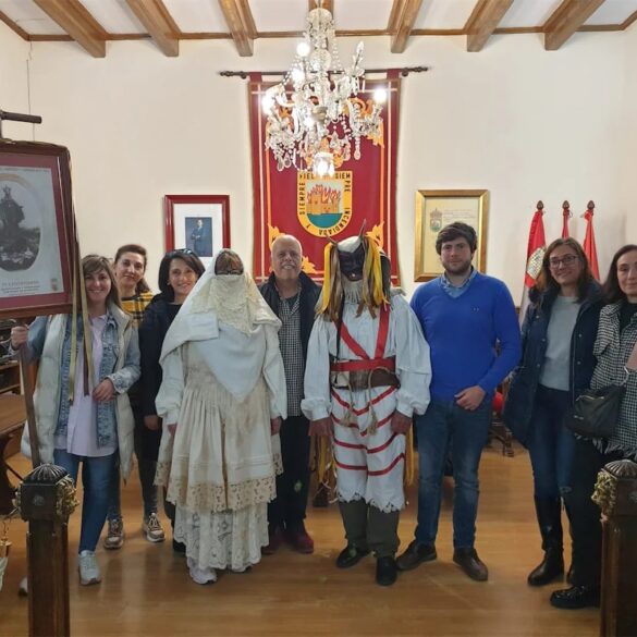 07-enmascarados-en las fiestas-valle-tietar