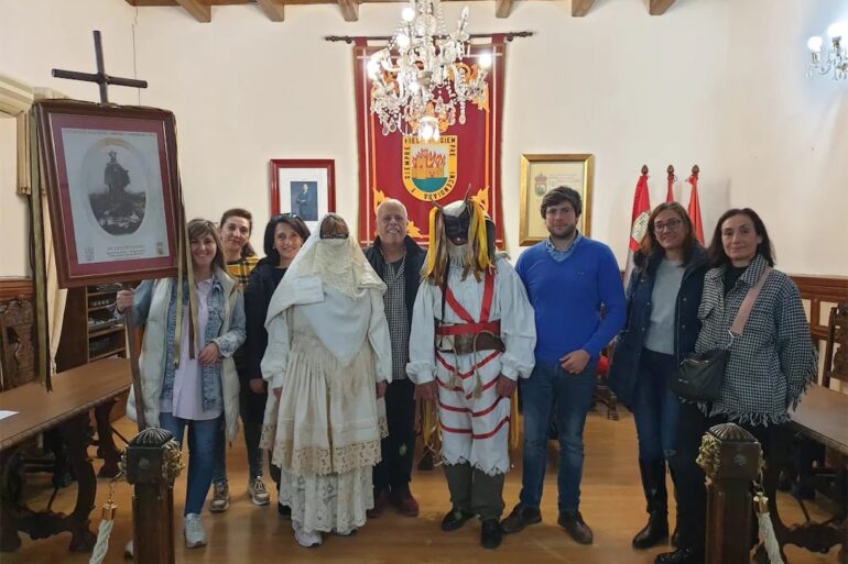 07-enmascarados-en las fiestas-valle-tietar